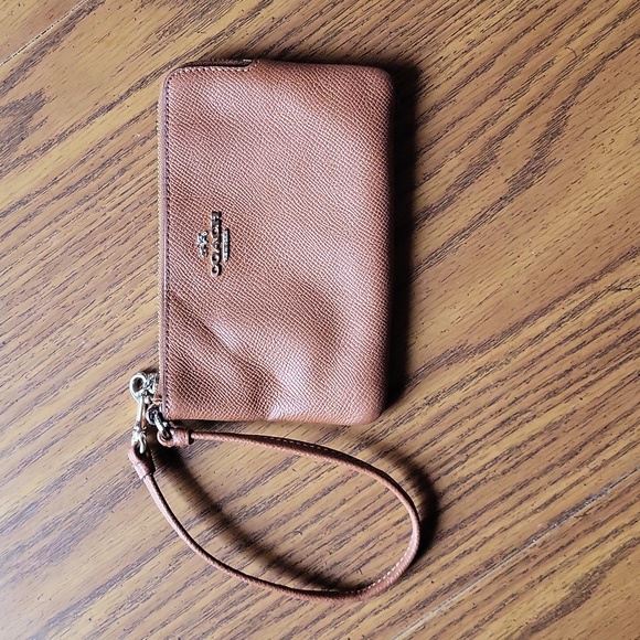 Coach Wristlet - Picture 1 of 17